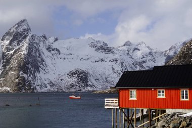 Lofoten Takımadaları'nda alp kış manzarası, Norveç, Avrupa