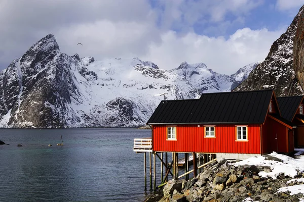 Lofoten Takımadaları, Norveç, Avrupa 'da geleneksel balıkçı kulübeleri