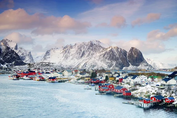 ロフォーテン群島のアルプスの冬の風景 ノルウェー ヨーロッパ — ストック写真