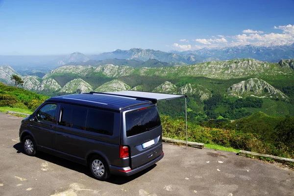 Wohnmobil Freien Geparkt — Stockfoto