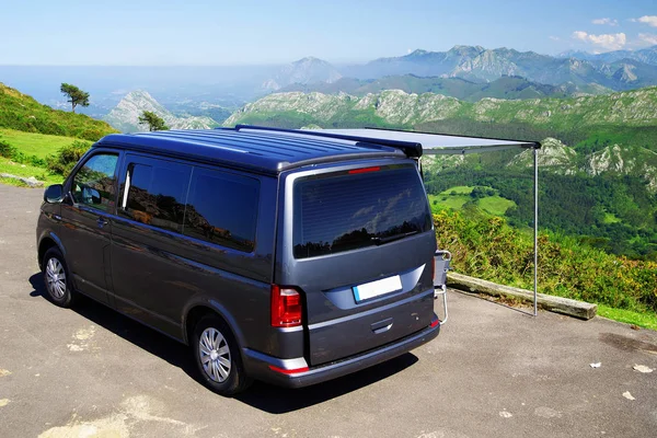 Wohnmobil Freien Geparkt — Stockfoto