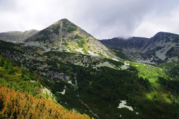 Paysage Nuageux Printanier Dans Retezat Mountains Roumanie Europe — Photo