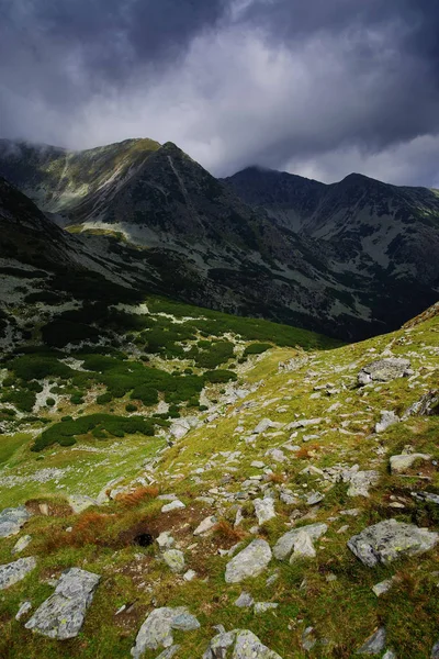 Retezat Dağları Nda Bahar Bulutlu Manzara Romanya Avrupa — Stok fotoğraf