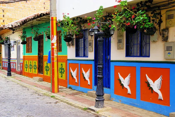 Coloridas Calles Del Pueblo Guatape Colombia América Del Sur —  Fotos de Stock