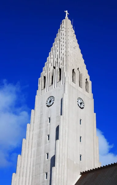 Slavný Architektonický Styl Hallgrimskirkja Reykjavíku Inspirovaný Vulkanickými Čedičovými Sloupy Islandu — Stock fotografie