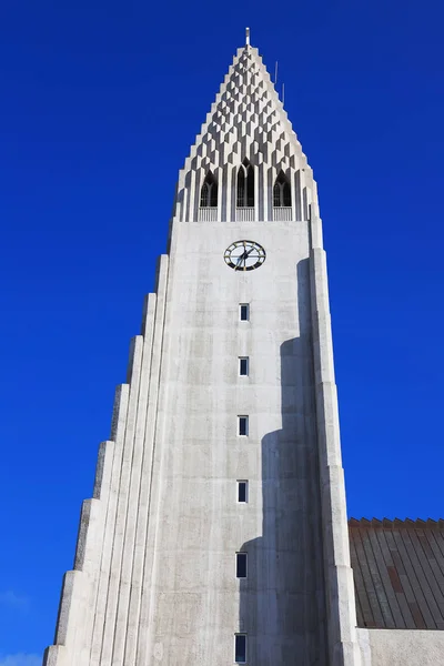 Slavný Architektonický Styl Hallgrimskirkja Reykjavíku Inspirovaný Vulkanickými Čedičovými Sloupy Islandu — Stock fotografie