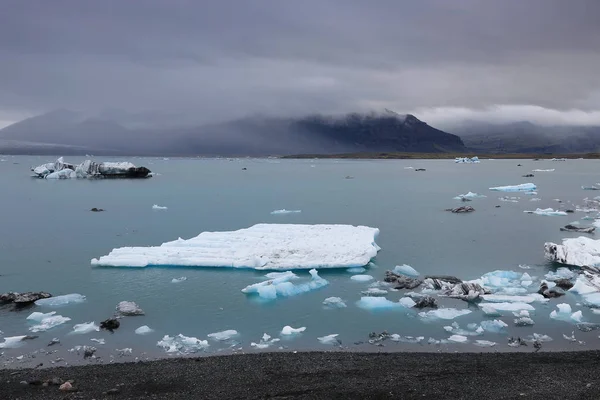 ヨーロッパ アイスランドのジョクルサロンの風景 — ストック写真