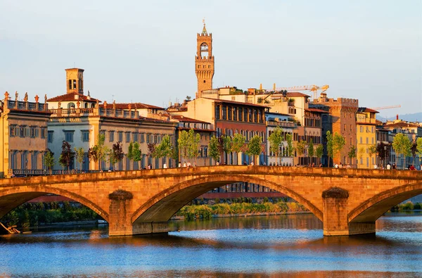フィレンツェ イタリアのアルノ川 — ストック写真