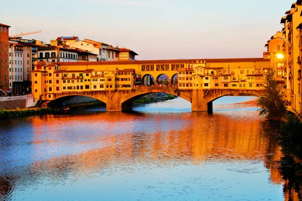 Arno Nehri, Floransa, İtalya ve Avrupa üzerinde Ponte Vecchio
