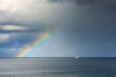 İzlanda, Avrupa 'daki Skardsvik plajında fırtınalı İzlanda manzarası