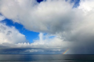 İzlanda, Avrupa 'daki Skardsvik plajında fırtınalı İzlanda manzarası