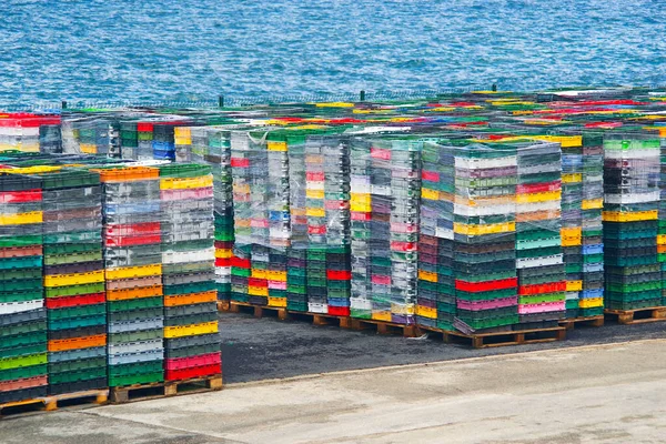 Empilements Boîtes Plastique Vides Colorées Pour Stockage Transport Des Aliments — Photo