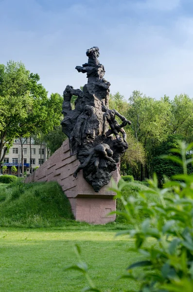 Kiev Ukraine - May 25, 2019. Monument to Soviet citizens and prisoners of war killed by Nazi occupiers in Babyn Yar in Kyiv, Ukraine in 1941-1943 — Stock Photo, Image