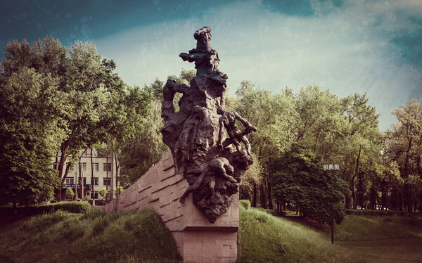 Киев, Украина - 25 мая 2019 года. Памятник советским гражданам и военнопленным, убитым нацистами в Бабьем Яре в Киеве в 1941-1943 гг.
