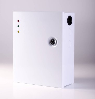 Beyaz arka planda yalıtılmış Güç Kaynağı kutusu.