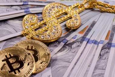 Parlak Altın Dolarlık İşaret Kolyesi ve Birleşik Devletler Doları 'ndaki Fiziksel Bitcoin. Mali iş geçmişi.