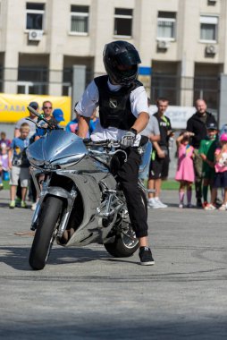 Kyiv, Ukrayna - 12 Eylül 2020: Olimpiysky Stadyumu 'nda Ukrayna' da Fiziksel Kültür ve Spor Günü 'nde bisikletçiler sergileniyor.