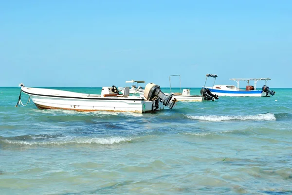 Barco Pesca Mar Dia Ensolarado — Fotografia de Stock