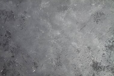 Retro taş beton, koyu gri arka plan, eski sürtünmeler ve siyah lekeler. İğrenç boyanmış döşeme ya da grunge tarzında duvar çimento dokusu. Metin için boşluk