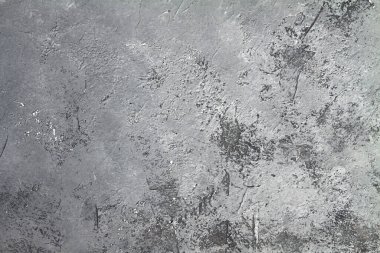 Retro taş beton, koyu gri arka plan, eski sürtünmeler ve siyah lekeler. İğrenç boyanmış döşeme ya da grunge tarzında duvar çimento dokusu. Metin için boşluk