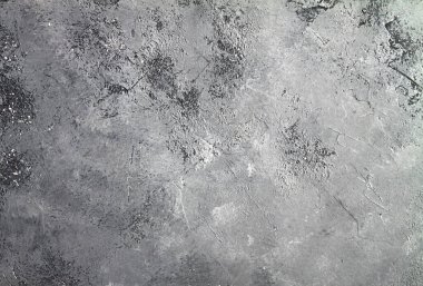 Retro taş beton, koyu gri arka plan, eski sürtünmeler ve siyah lekeler. İğrenç boyanmış döşeme ya da grunge tarzında duvar çimento dokusu. Metin için boşluk