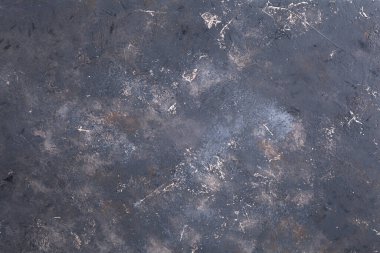 Retro taş beton, koyu kahverengi arka plan, eski sürtünmeler ve siyah lekeler. İğrenç boyanmış döşeme ya da grunge tarzında duvar çimento dokusu. Metin için boşluk