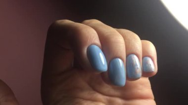 Lambayla gümüş mavi manikür çivi gösterisi