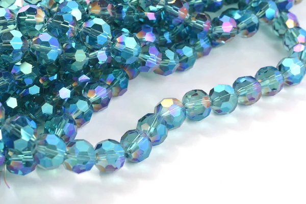 Vackra Ljusblå Glas Sparkle Crystal Isoalted Pärlor Vit Bakgrund Använd — Stockfoto