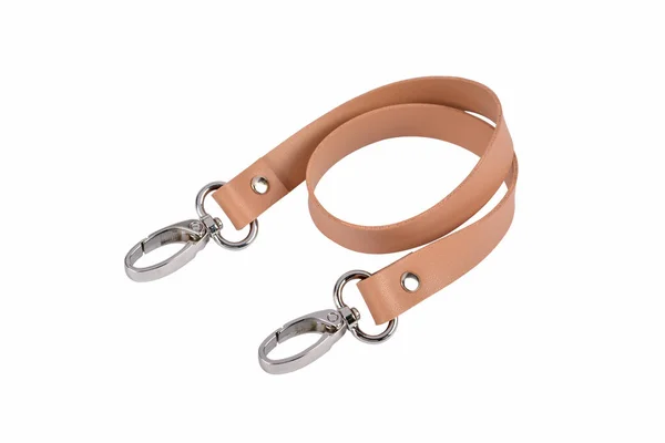 Beige Roze Lederen Riem Met Karabijn Metalen Accessoires Geïsoleerd Witte — Stockfoto