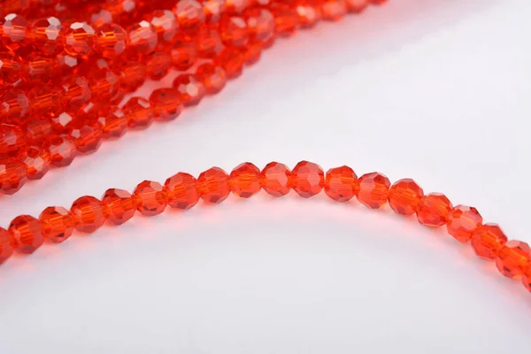Belle Écarlate Rouge Verre Rubis Sparkle Crystal Isoalted Perles Sur — Photo