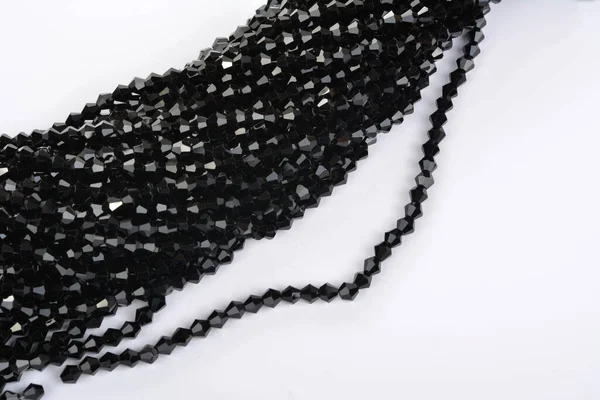 Schöne Schwarze Glas Sparkle Kristall Isoalted Perlen Auf Weißem Hintergrund — Stockfoto