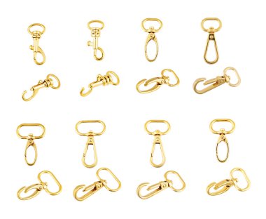 Altın krom metal karabina zinciri, izole edilmiş, beyaz arka plan. Kırpma yolu olan anahtarlık. Ön ve yan görünüm. Çantalar ve kemerler için kullan