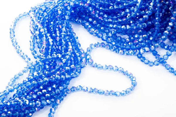 Gyönyörű Kék Üveg Szikra Kristály Izolált Gyöngyök Fehér Háttérrel Használja — Stock Fotó