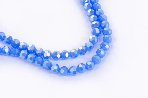 Brilho Vidro Azul Bonito Cristal Isoalted Grânulos Fundo Branco Use — Fotografia de Stock