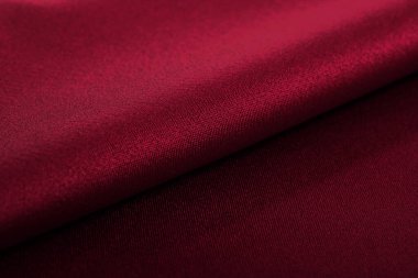 Kırmızı örülmüş elastik kumaş, ipliklerin dokuması, buruşuk katlama. İç çamaşırı, spor kıyafetler ve mayo için. Metin için boşluk.