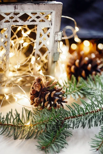 Koniler, Şamdan dalları bileşimi. Noel motifleri