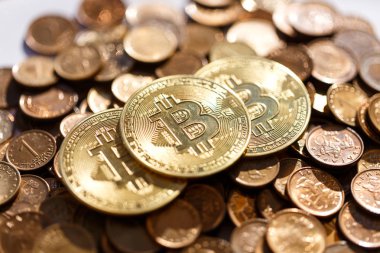 Diğer sikke yığını üzerinde Bitcoin yalan, cryptocurrency hakim