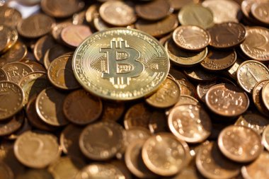 Gelecek tarafından takip diğer para birimleri, zemin üzerine altın Bitcoin