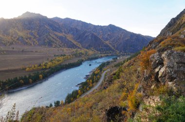 Dağlık bölgede Katun Nehri Vadisi, Chemal district, Che Chyskh Kanyon altay, Rusya Federasyonu.