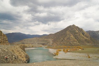 Güzel dağ ve Chuya Nehri altay, Rusya Federasyonu.