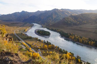 Dağlık bölgede Katun Nehri Vadisi, Chemal district, Che Chyskh Kanyon altay, Rusya Federasyonu.