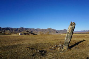 Antik mezar höyükleri Karakol Valley (Uch-Enmek park) Altay Cumhuriyeti, Rusya Federasyonu.