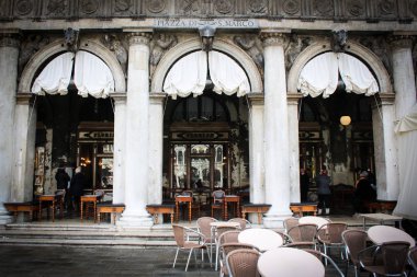 Venedik sisli güne uyanıyor.