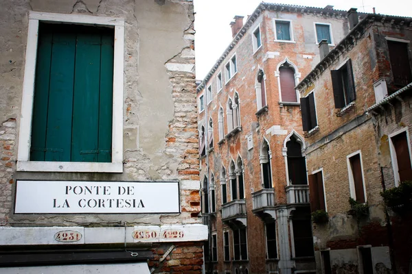 Las Viejas Calles Venecianas Están Listas Para Recibir Primavera —  Fotos de Stock