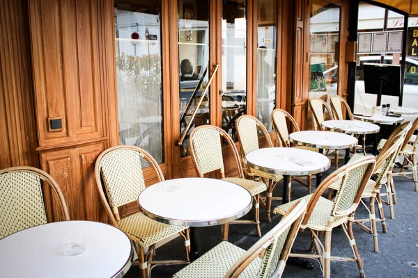 Mesas Restaurantes Vacías Están Esperando Los Primeros Visitantes — Foto de Stock
