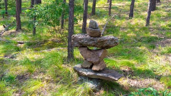 Baykal Gölü'nde üst üste taşlar