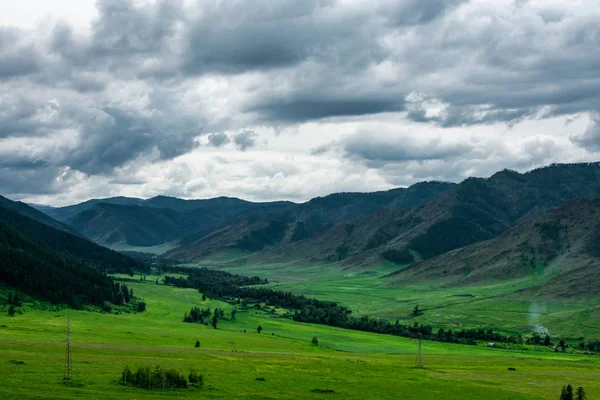 Valley of mountains and storm clouds over the mountains — Stock Photo, Image