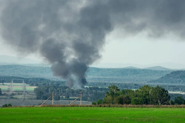 alanında siyah duman yanıyor