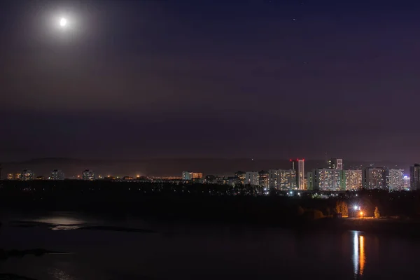 Vista Ciudad Nocturna Novokuznetsk Luz Luna — Foto de Stock