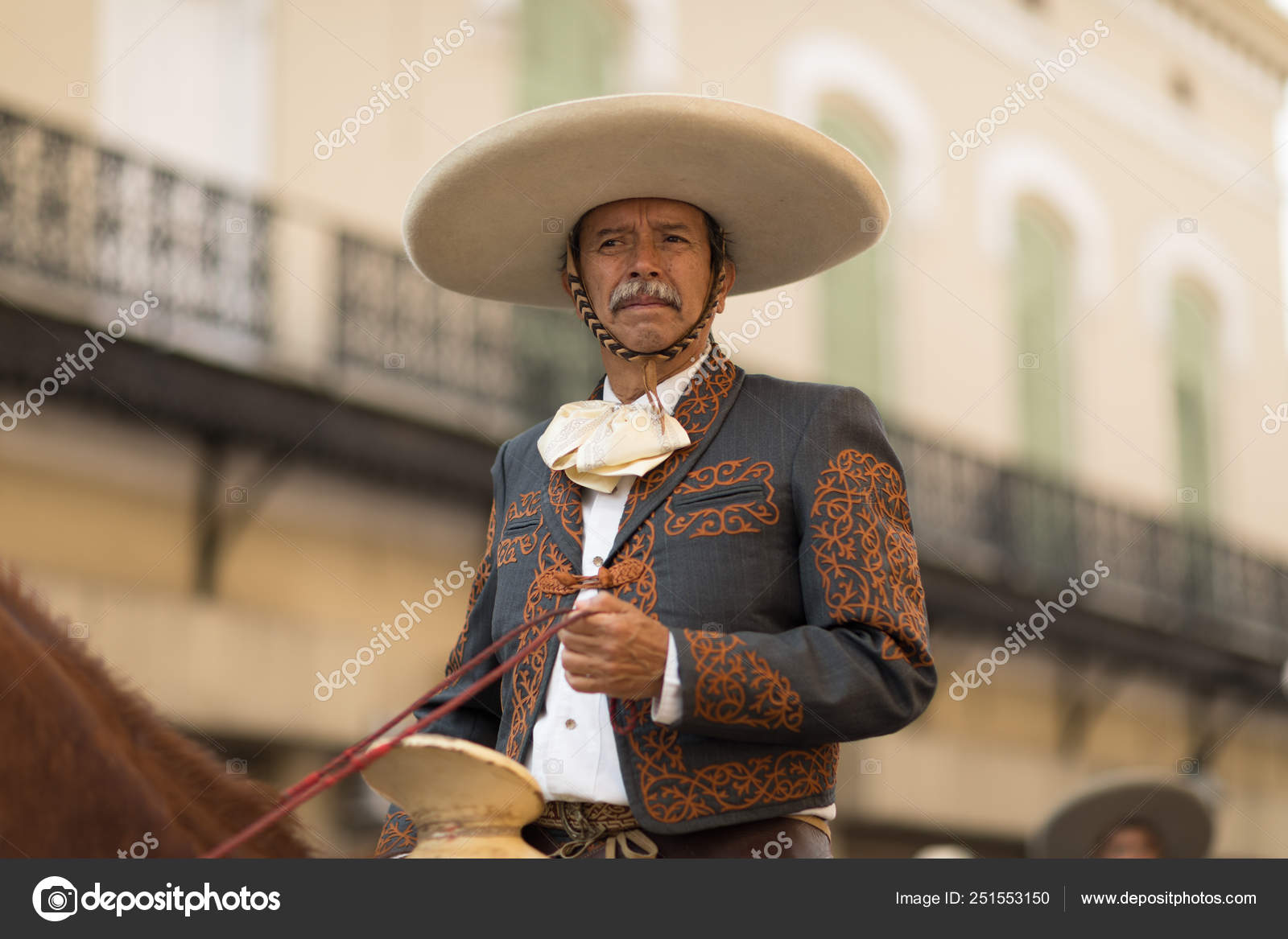 Desfile Fiestas Mexicanas — Foto editorial de stock #251553150